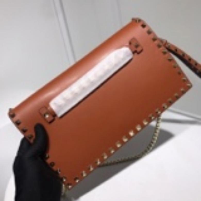 18071758棕色